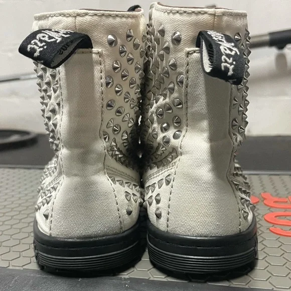 Dr. Martens Shorestud white spiked canvas shoes - Picture 7 of 16